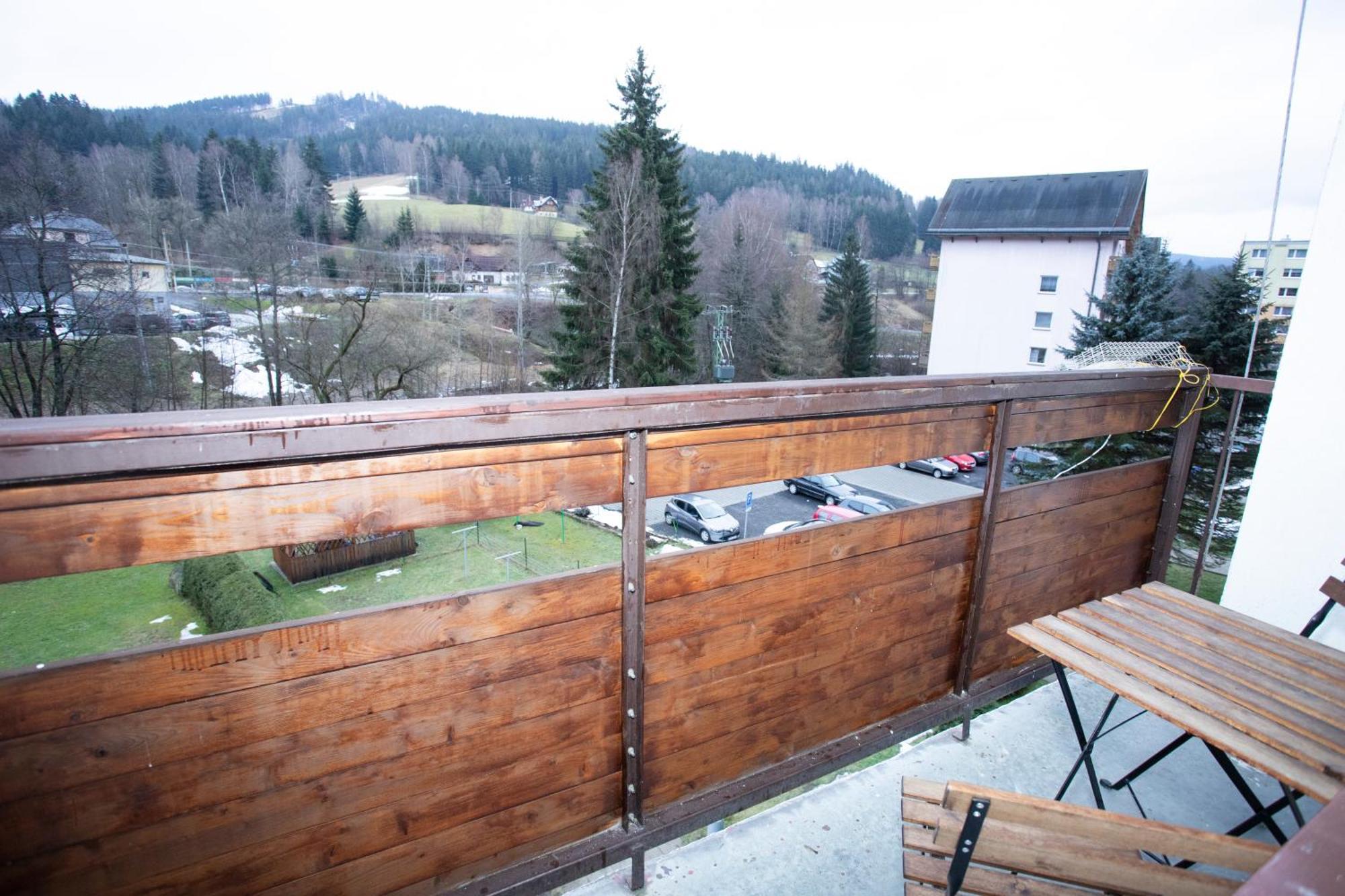 Apartmany Na Tanvaldskem Spicaku Jiretin pod Bukovou Exterior photo